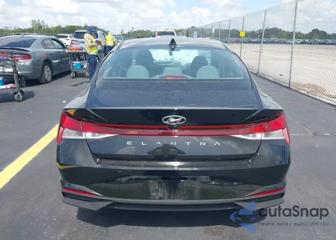 2023 Hyundai Elantra Sel z USA, uszkodzony, nr VIN 5NPLM4AG9PH101104